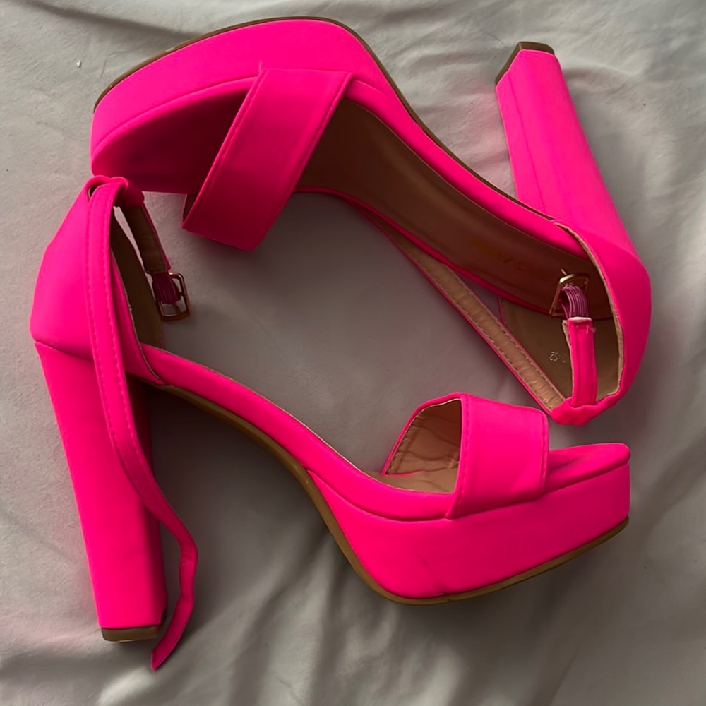 Fashion nova hot pink heels